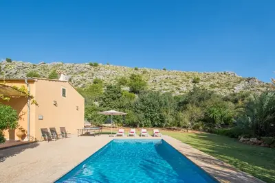 Image de Ideal for Couples. Exterior Freestanding Heated Jacuzzi. Located within easy reach beautiful beach coves of Cala St. Vincent, Pollensa and Puerto Pollensa.