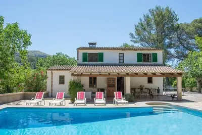Image de Semi-secluded countryside location with lovely views. Nearby wonderful cove beaches Cala St. Vincent. Typical traditional Mallorca Villa.