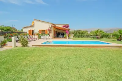Image de Extensive lawns. Nice Pollensa countryside location. Not far from Bay/Sea Puerto Pollensa, old town Pollensa and Puerto Pollensa.