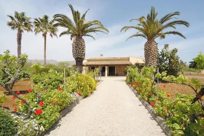 Image de Nice Pollensa countryside location. Pool enjoys all day sunshine. Nearby Sea/bay Pollensa.