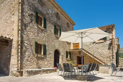 Image de Mountain side location. Traditional classic style Mallorcan Home. Stunning wonderful views.