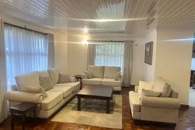 Image de Spacious 4-bedroom villa with a Pool in serene Athiriver Baob