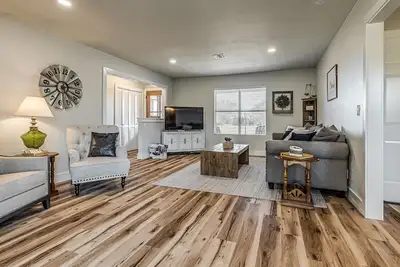 Image de Newly Renovated 3-bedroom 2-Bath house with Ac in Owasso close to everything!