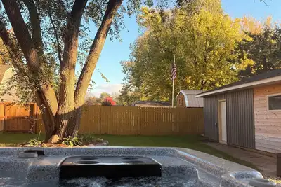 Image de Modern 3br with Hot Tub + Arcades, 2 mi to Shattuck-1. 5 mi to Hospital