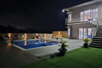 Image de Full house/ large group/ bridal group/family retreat/up to 14 guest