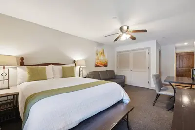 Image de Falcon Point Studio Sleeps 4