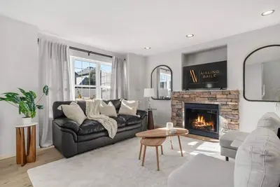 Image de Le Mardi| Fire Pit | Fenced Backyard | Ac