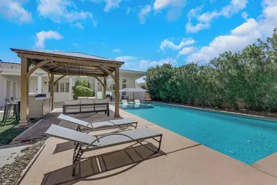Image de All-In Villa | 7br 6ba w/ Theater, Karaoke, & Pool