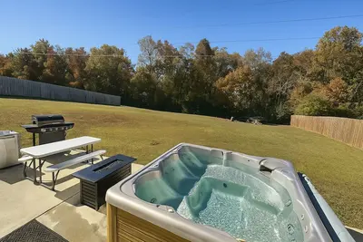 Image de Lake Area Family Retreat • Hot Tub • Fire Pit