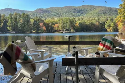 Image de Beautiful Moose Pond Waterfront Home – 3br/2ba w/ Hot Tub, Near Ski Mountain!