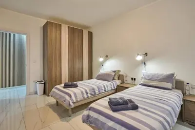 Image de Il-Girna- Modern Seaside Accommodation-Comfort Triple Room