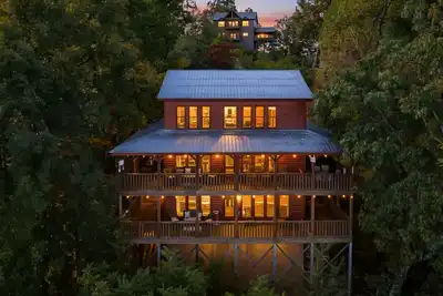 Image de The Real McCoy | Epic Views, Hot Tub, Arcade!