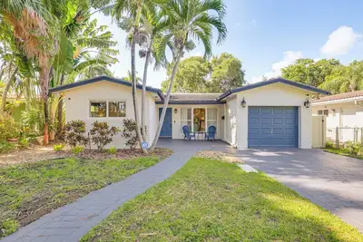 Image de Spacious Yard, Near Golf: Modern Home in Hollywood