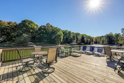 Image de Dock, Views & Fire Pit: Retreat on Lake Norman