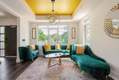 Image de Luxe City Townhome w/ Rooftop Lounge & Skyline Views