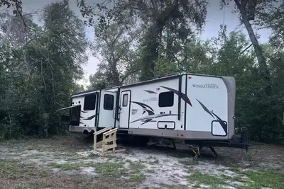 Image de Soothing Private Rv with Jacuzzi in charming Madison Blue Springs Hideaway