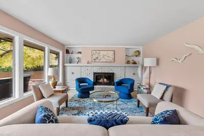 Image de Stylish South Hill Getaway | Bar & Game Room