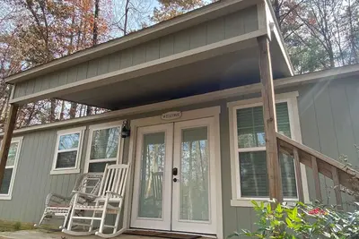 Image de Charming Demorest Cottage - Dog Friendly!