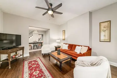 3 Br Home- Close to Everything