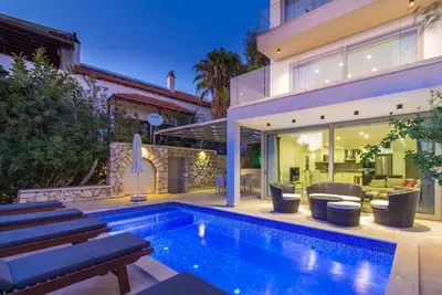 Image de Steps from Kalkan’s beach and tavernas