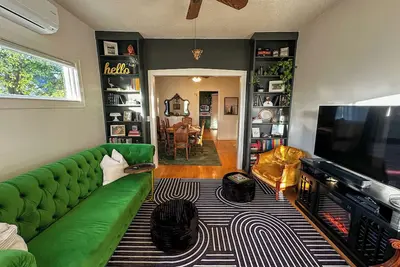 Image de Luxury home + Huge yard in Avondale Logan Square