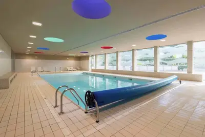 Image de Premium Flat w/ Pool, Gym & Garage by HostWise