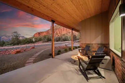 Image de New Build w/ Epic Views & Walk to Chapel/Trails!