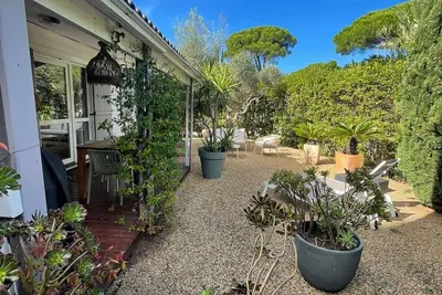 Image de Votre Oasis à 6km de Saint-Tropez  Maison climatisée avec Piscine Lagon