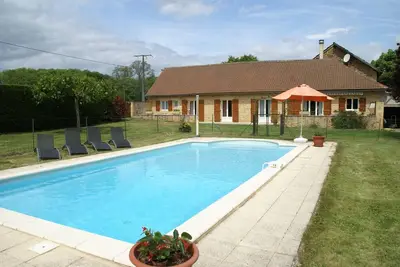 Image de Maison de vacances avec piscine et jardin clos
