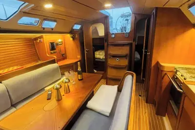 Image de Voilier de 12 mètres (39 pieds) pouvant accueillir 6 personnes, en plein centre-ville de Fredrikstad.