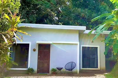 Image de Oasis privée au Costa Rica avec piscine et vue sur la rivière