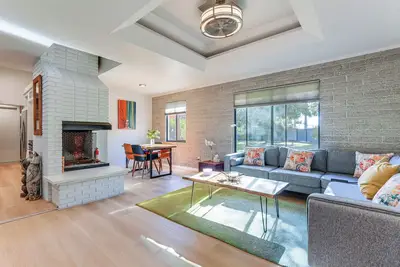 Image de 1 Mi to Dtwn & Mill Avenue! Home w/ Outdoor Oasis