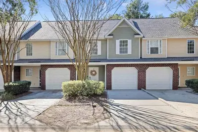 Image de Boho Ferry- Mins from Credit One- Pet Friendly