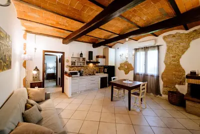 Image de Appartement « A » avec jardin partagé, Wi-Fi et climatisation