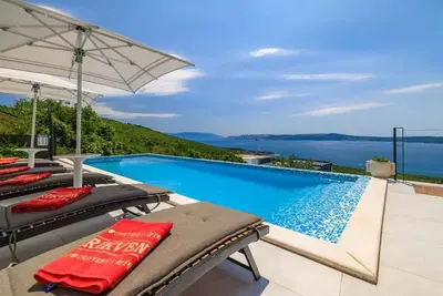 Image de Villa avec piscine et vue panoramique