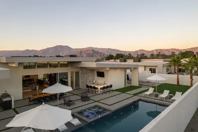 Image de Neon @ Elemento49 | Pool & Spa | Sleeps 16