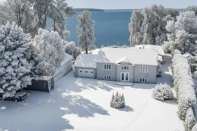Image de Piscine intérieur Chauffée | Maison au Bord du Lac