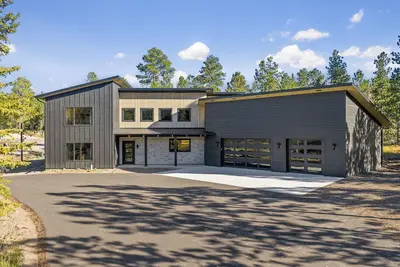 Image de 3 King Suites! Drive-Thru Driveway! Huge Door Connects Living/Patio, Hot tub!
