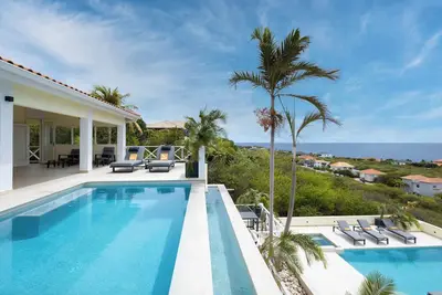 Image de Villa Azure Vista – 6br Luxury Stay w/ 2 Pools