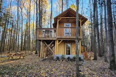 Image de The Rustic Treehouse Hideaway-cozy treehouse retreat in Northern Ontario