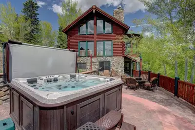 Image de Lincoln Lodge | Log Cabin, Mountain Views, Hot Tub!