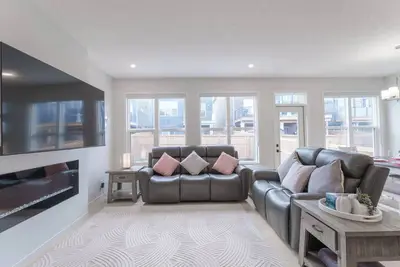 Image de Bright New Build Retreat 16 Guests | Ac & Garage