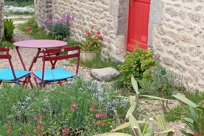 Image de A 5 minutes de la pointe de la torche! Notre chaumière vous accueille.