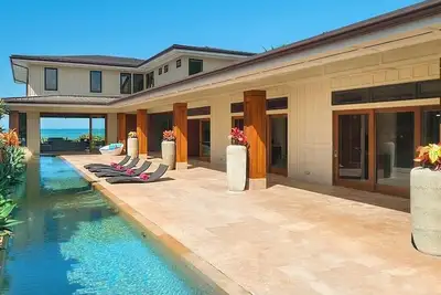 Image de Beachfront Six Bedroom Ultra Modern Villa with 80ft Pool in Kailua