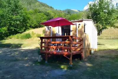 Image de Maison de vacances 'Le Chalet Des Marmottes - Nature' avec vue sur le lac, piscine partagée et Wi-Fi