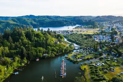 Image de 2 Homes-14 Acres+2 Spas +Lake Access+Kayaks