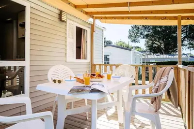 Image de Mobil-home | Classic | 3 Ch. | 6 pers. | Terrasse surélevée
