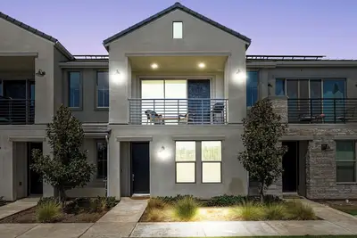 Image de Beautiful Veneto Park 3bd/2ba- Gated with Pool