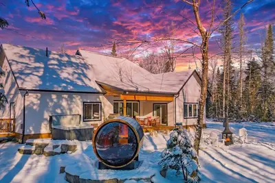 Image de Muskoka Spa & Golf Retreat with Sauna + Hot Tub