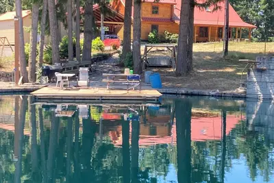 Image de Peaceful Log home on 9 mountainview acres